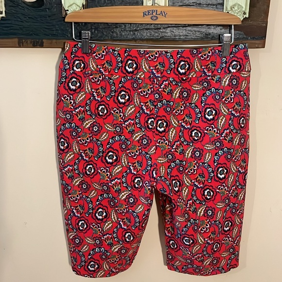 2/$18 Zac & Rachel Red Hibiscus Bermuda Shorts Size Large - Picture 9 of 12